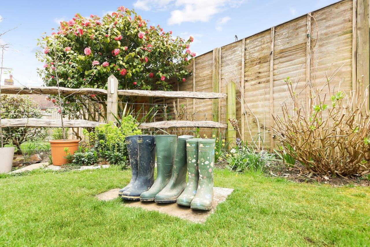 'Bramley Fall Cottage' ' On Site Ev Point - Attached Cottage,3 Separate Bedrooms -1 On Ground Level, Sleeps 6, 2 Bathrooms, Sandy Wittering Beach 8Min Drive, Rural Location, Child Friendly, Small Breed Dog Friendly, Private Parking Чичестър Екстериор снимка