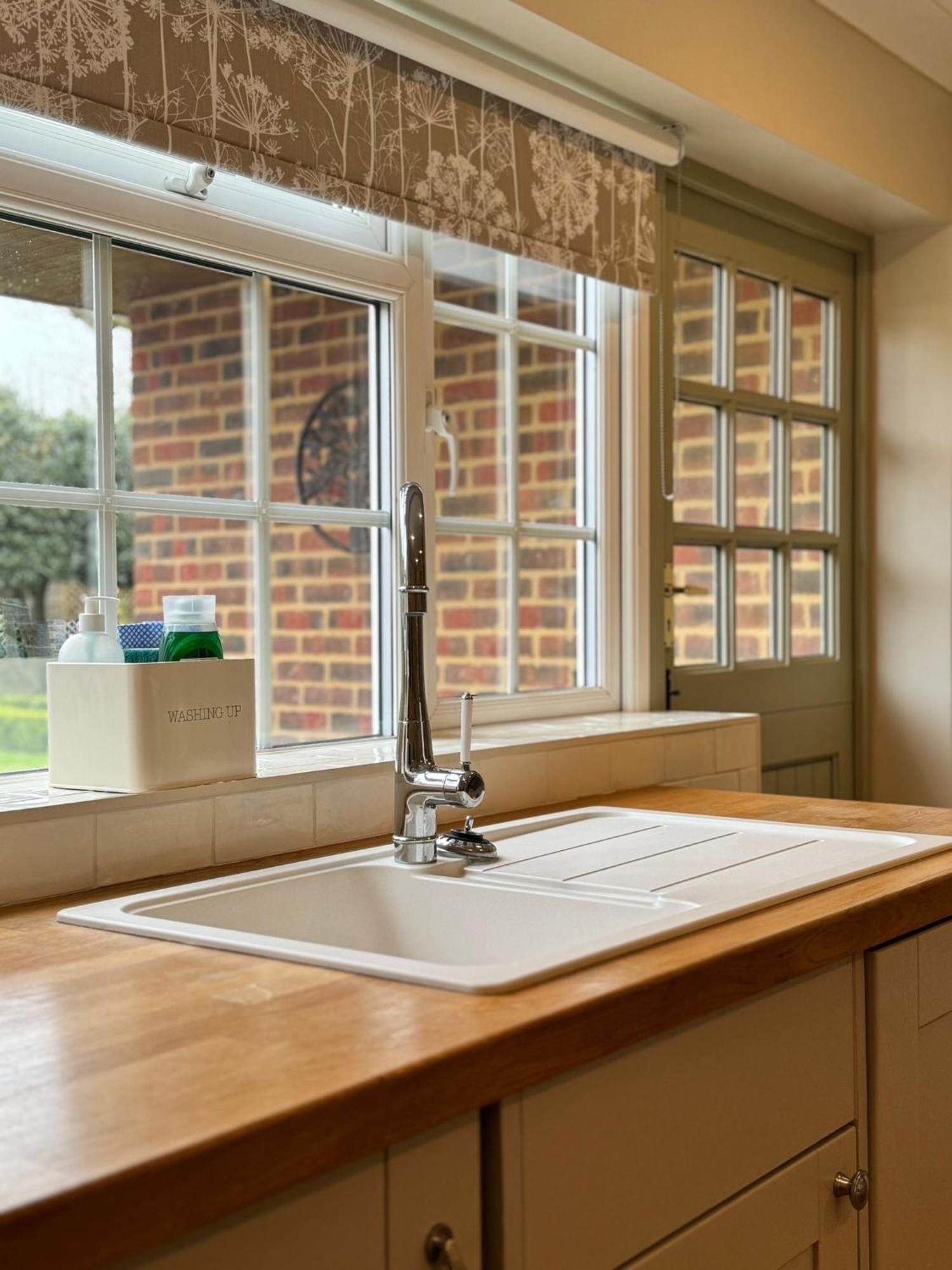 'Bramley Fall Cottage' ' On Site Ev Point - Attached Cottage,3 Separate Bedrooms -1 On Ground Level, Sleeps 6, 2 Bathrooms, Sandy Wittering Beach 8Min Drive, Rural Location, Child Friendly, Small Breed Dog Friendly, Private Parking Чичестър Екстериор снимка