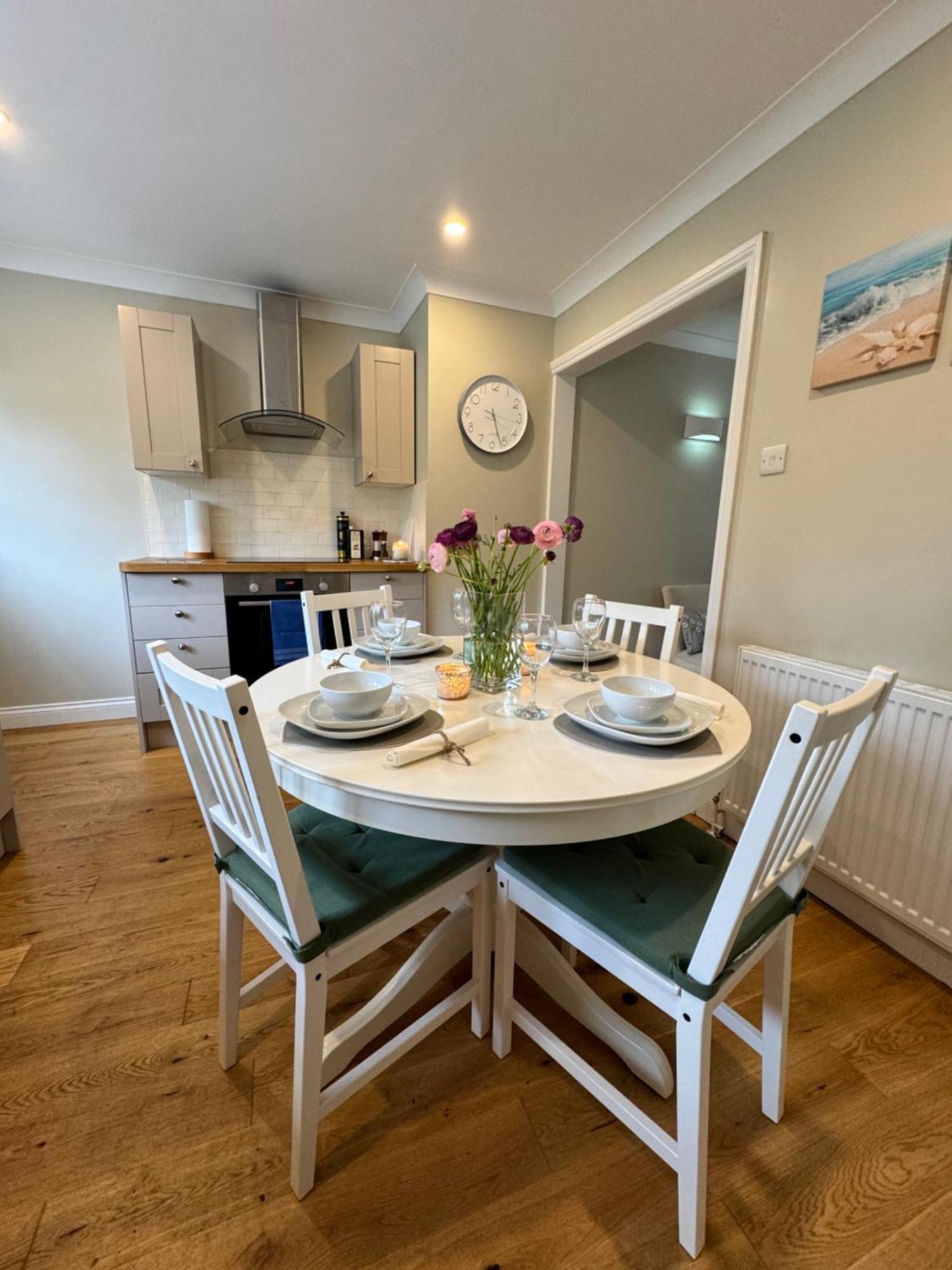 'Bramley Fall Cottage' ' On Site Ev Point - Attached Cottage,3 Separate Bedrooms -1 On Ground Level, Sleeps 6, 2 Bathrooms, Sandy Wittering Beach 8Min Drive, Rural Location, Child Friendly, Small Breed Dog Friendly, Private Parking Чичестър Екстериор снимка