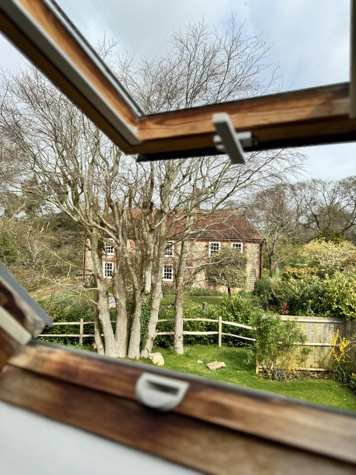 'Bramley Fall Cottage' ' On Site Ev Point - Attached Cottage,3 Separate Bedrooms -1 On Ground Level, Sleeps 6, 2 Bathrooms, Sandy Wittering Beach 8Min Drive, Rural Location, Child Friendly, Small Breed Dog Friendly, Private Parking Чичестър Екстериор снимка