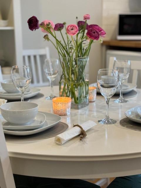 'Bramley Fall Cottage' ' On Site Ev Point - Attached Cottage,3 Separate Bedrooms -1 On Ground Level, Sleeps 6, 2 Bathrooms, Sandy Wittering Beach 8Min Drive, Rural Location, Child Friendly, Small Breed Dog Friendly, Private Parking Чичестър Екстериор снимка